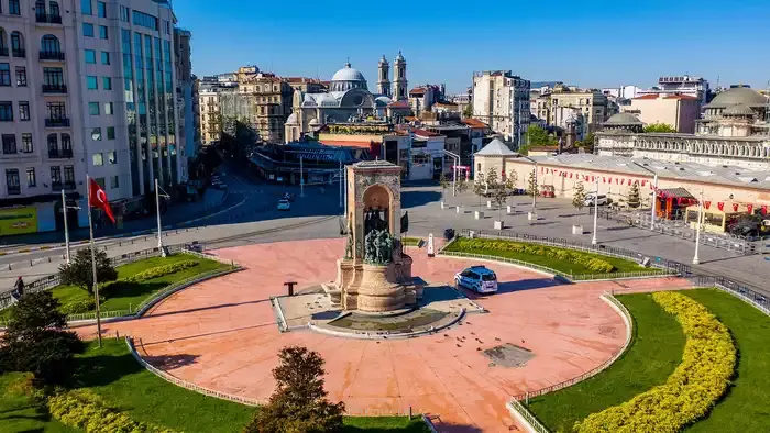 میدان تکسیم کجاست؟